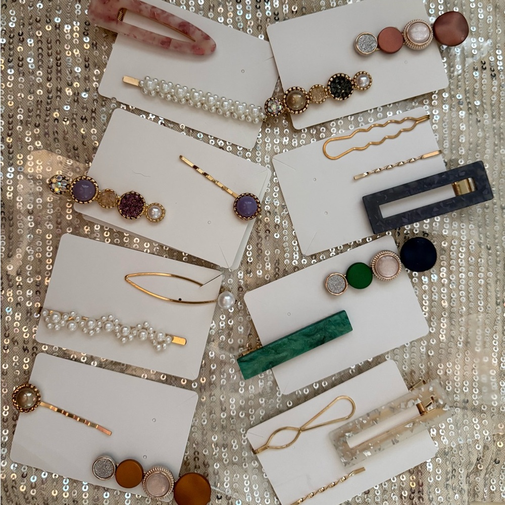A lot of 18 Hair Clips and Bobbie Pins.